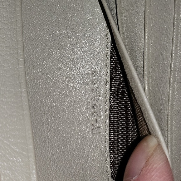 Salvatore Ferragamo wallet - Picture 7 of 13